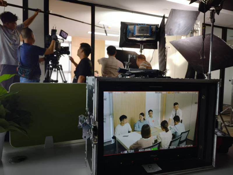 矿区TVC拍摄公司：科技产品视觉化大师，诠释未来感与功能美学